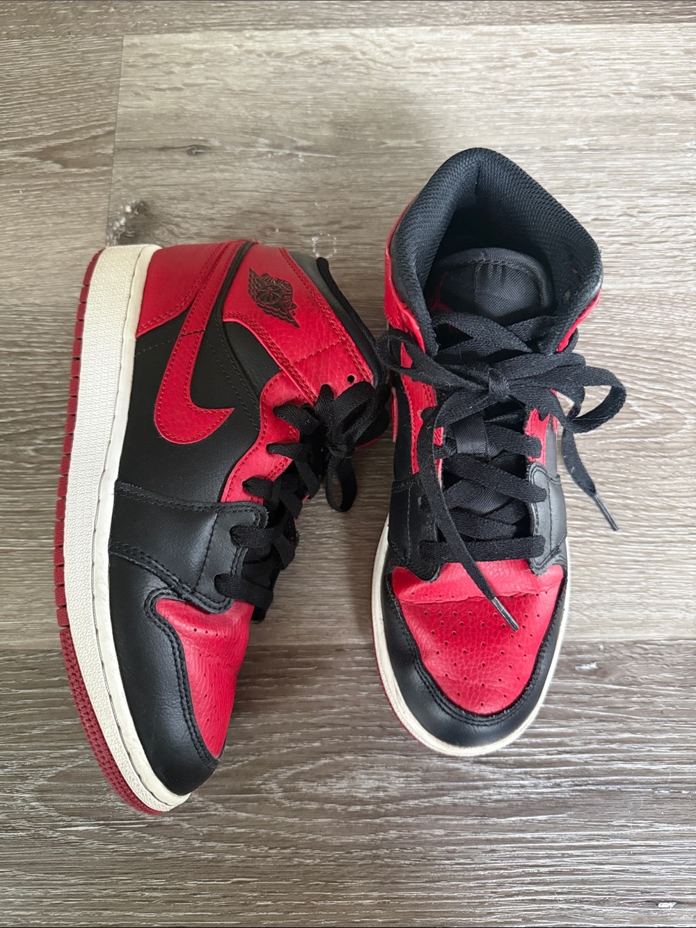 NIKE AIR JORDAN HIGH TOPS / RED SHOES‎ SIZE 4.5Y